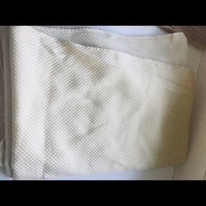 IVORY OVAL TABLECLOTH 60” x 104”